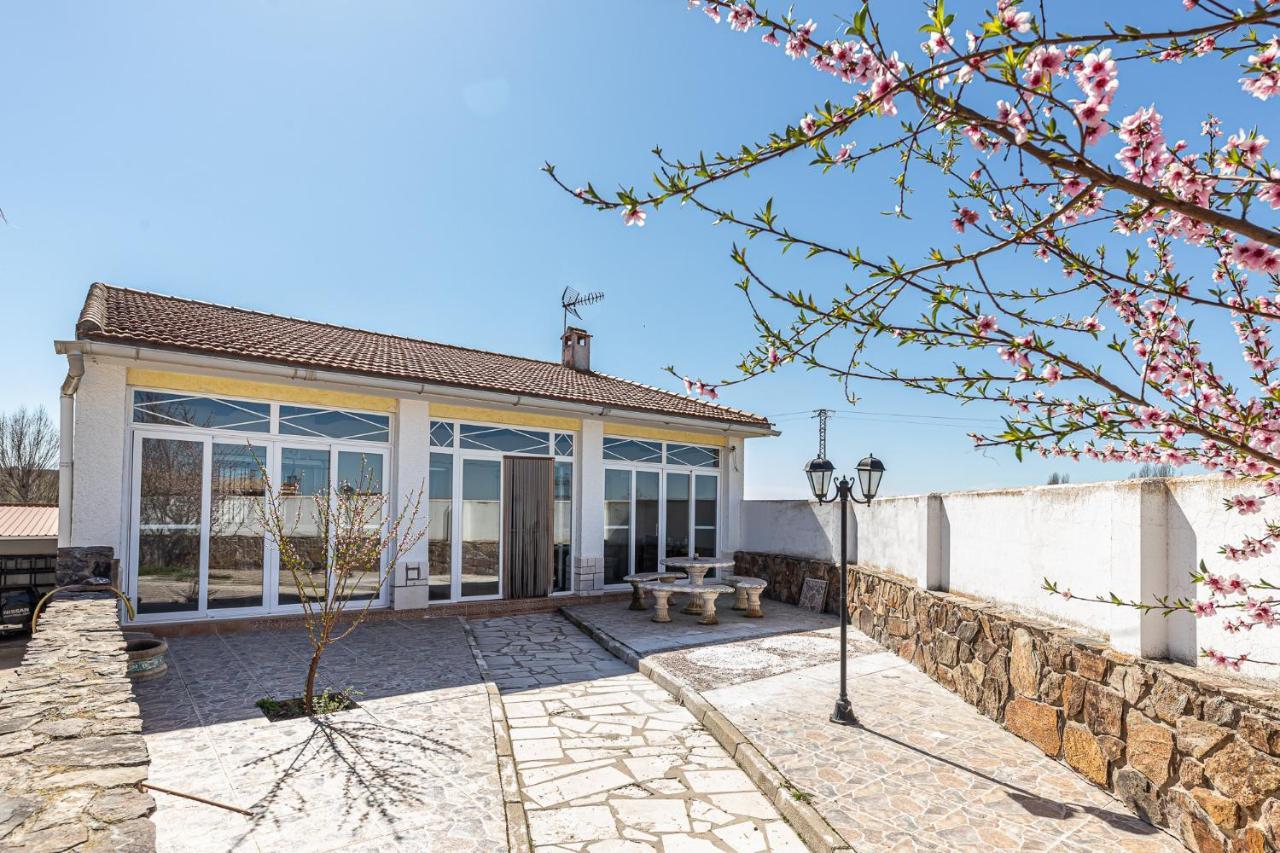 Waou Deluxe Cottage Titulcia Exterior foto
