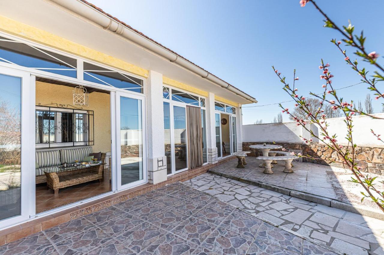 Waou Deluxe Cottage Titulcia Exterior foto